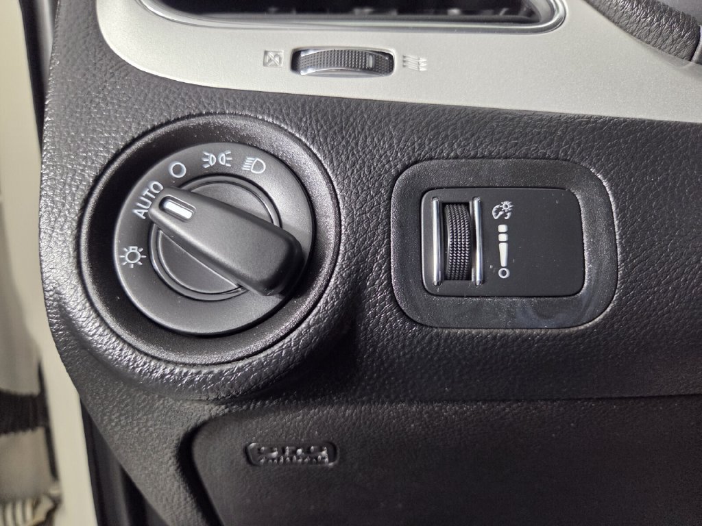 Used 2020 Dodge Journey SE w/ SE Popular Equipment Group FWD image 19