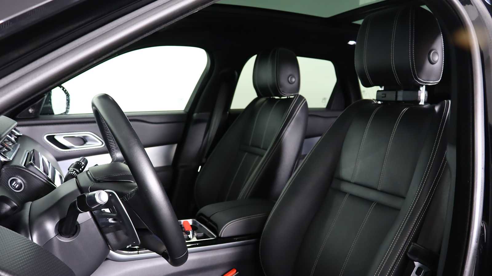 Used 2022 Land Rover Range Rover Velar R-Dynamic S image 11