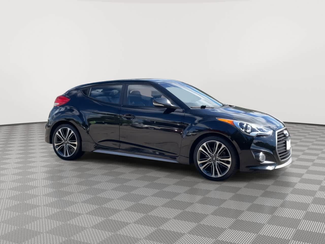 Used 2016 Hyundai Veloster Turbo FWD image 2