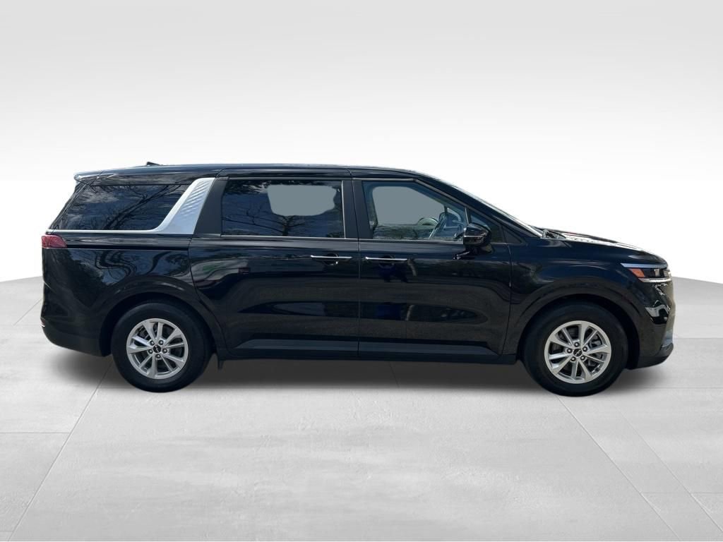 Used 2024 Kia Carnival LX image 7