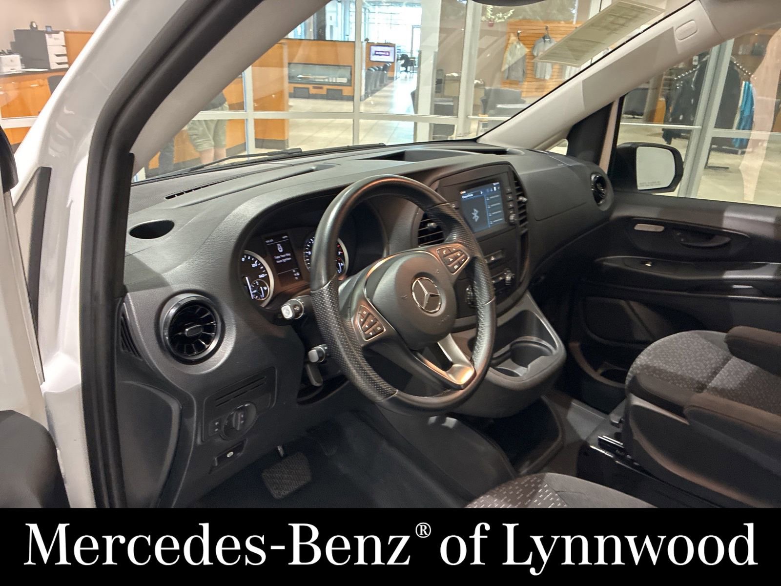 Used 2022 Mercedes-Benz Metris image 10
