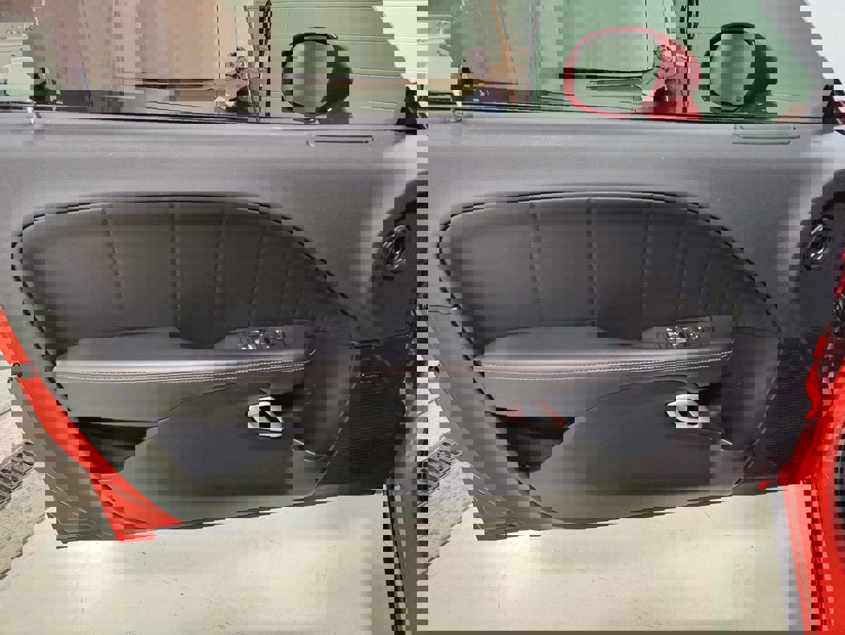 Used 2015 Dodge Challenger R/T Plus image 21