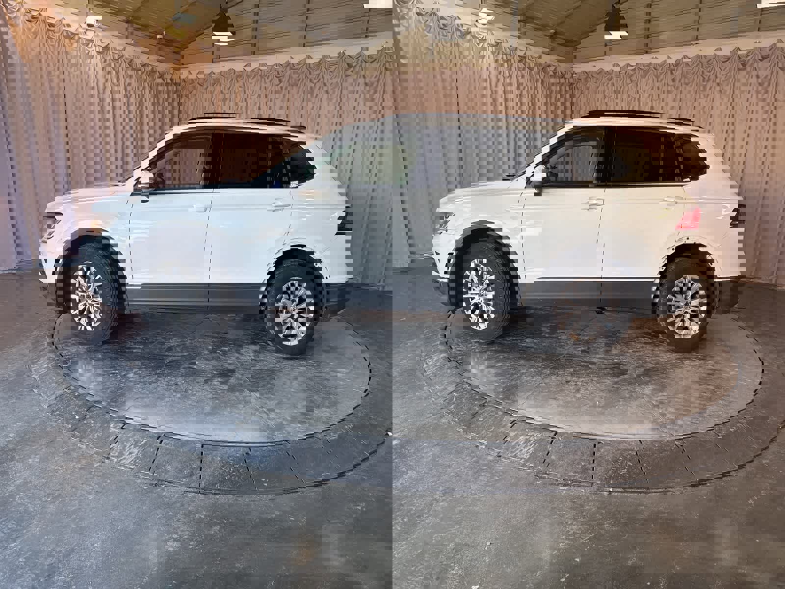 Used 2018 Volkswagen Tiguan S image 8