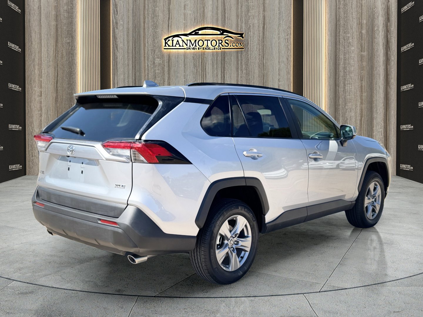 Used 2025 Toyota RAV4 XLE image 7