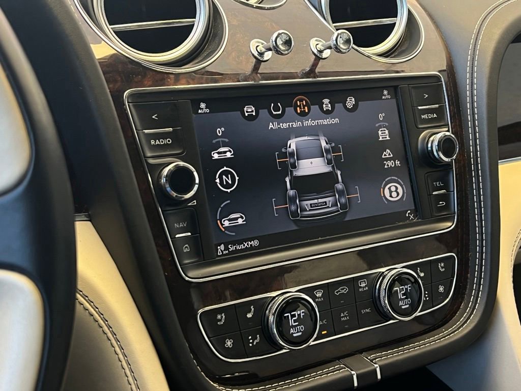 Used 2017 Bentley Bentayga AWD/4WD image 27