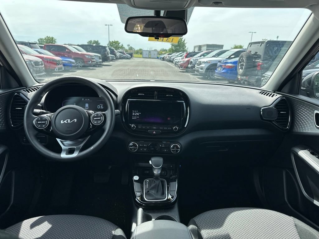 Used 2023 Kia Soul S FWD image 17