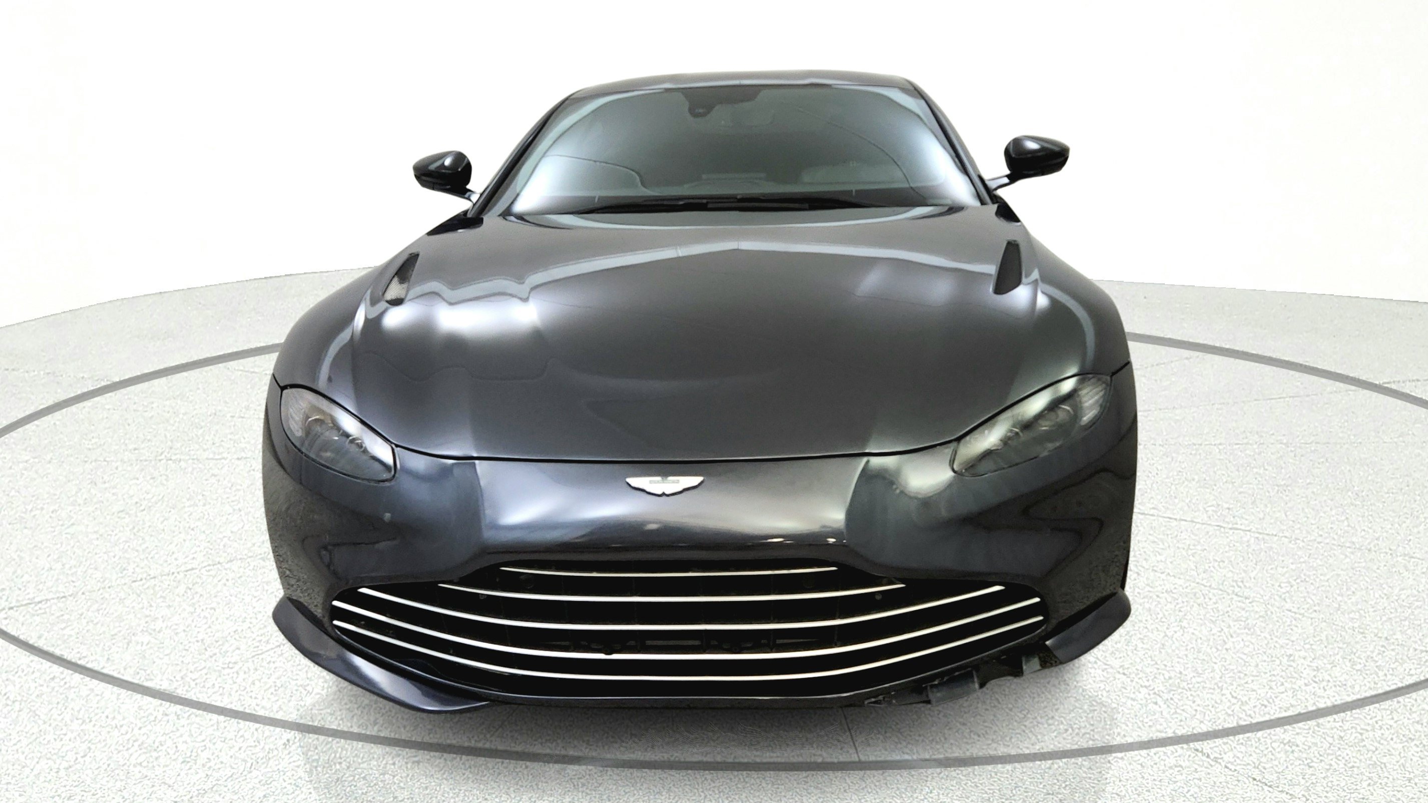 Used 2022 Aston Martin V8 Vantage Coupe RWD image 2
