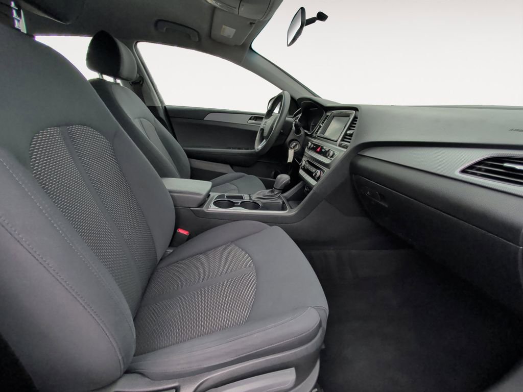 Used 2019 Hyundai Sonata SE w/ Cargo Package image 11