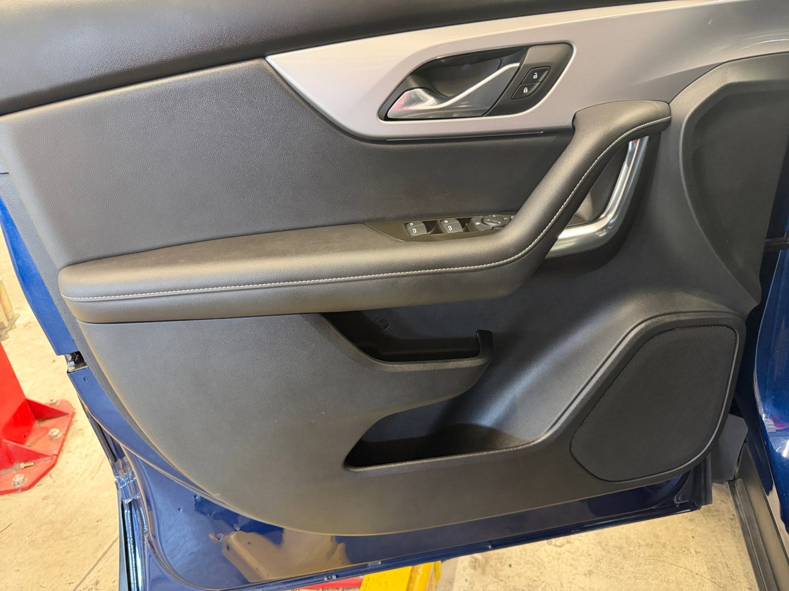 Used 2023 Chevrolet Blazer LT w/ Midnight/Sport Edition FWD image 25