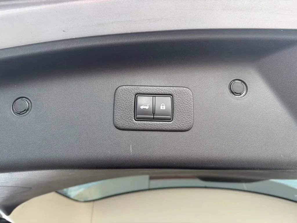 Used 2023 Nissan Armada SL w/ Captain's Chairs Package image 35