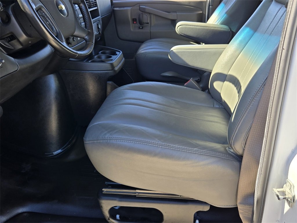 Used 2023 Chevrolet Express 2500 w/ Driver Convenience Package image 10