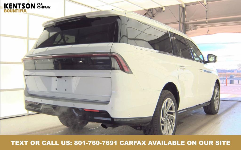 Used 2025 Lincoln Navigator L Reserve image 3