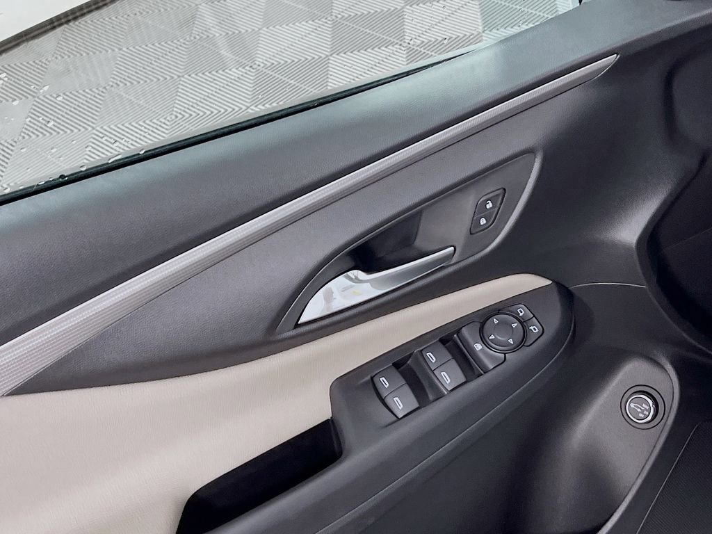 New 2025 Buick Envista Avenir image 14