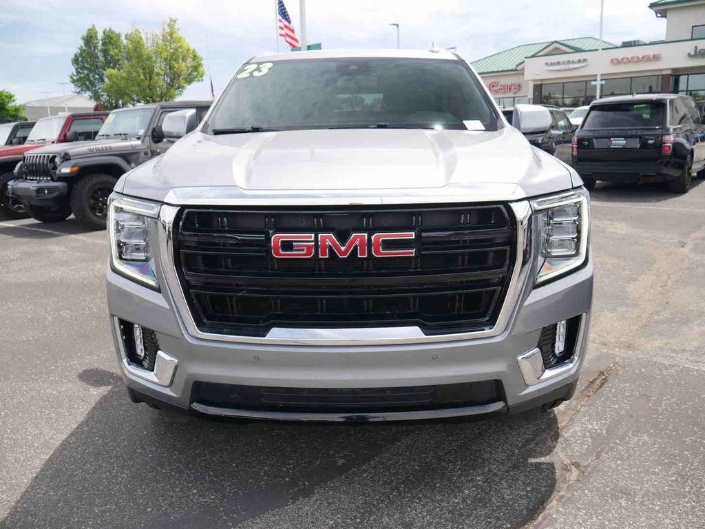 Used 2023 GMC Yukon XL SLE w/ Gmc Pro Safety Plus Package AWD/4WD image 3