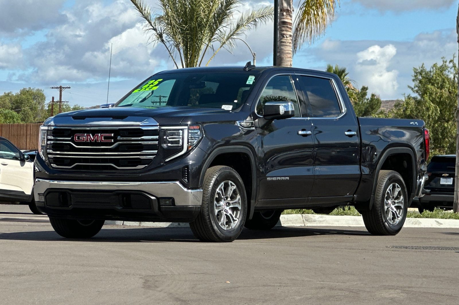 Used 2025 GMC Sierra 1500 SLT AWD/4WD image 8