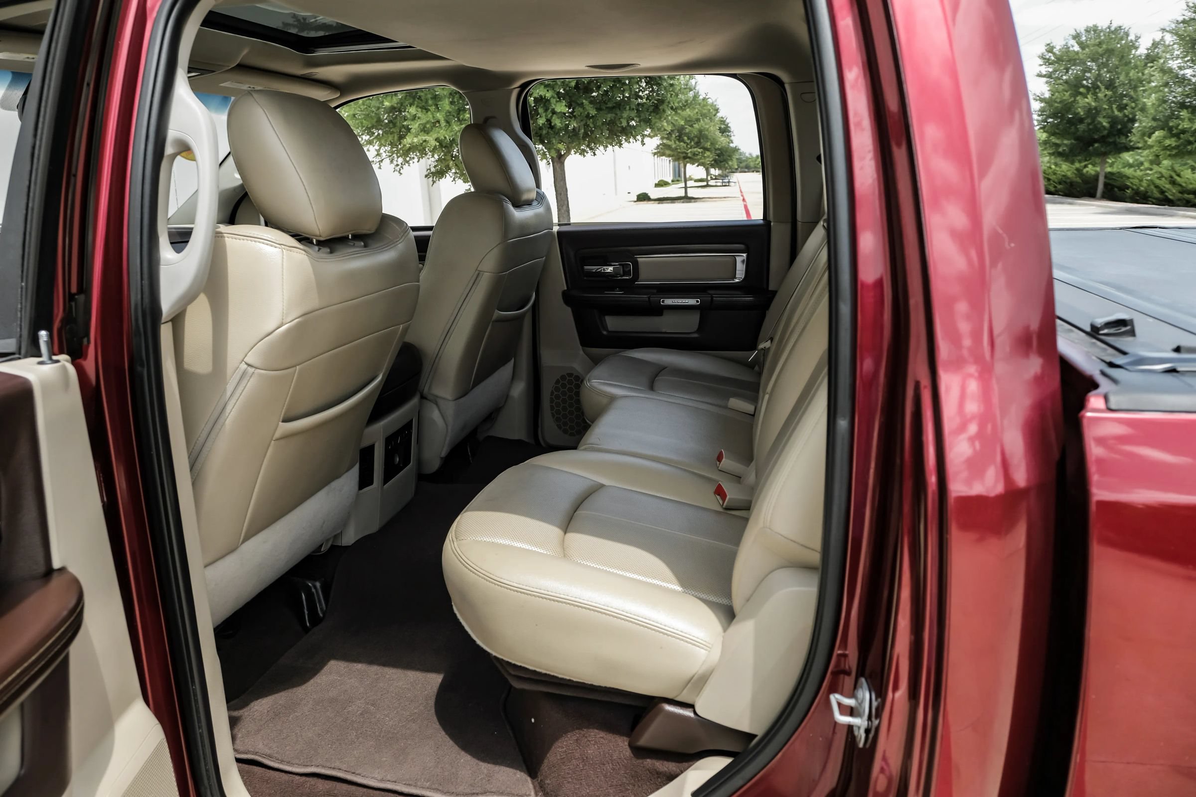 Used 2018 RAM 2500 Laramie w/ Convenience Group AWD/4WD image 34