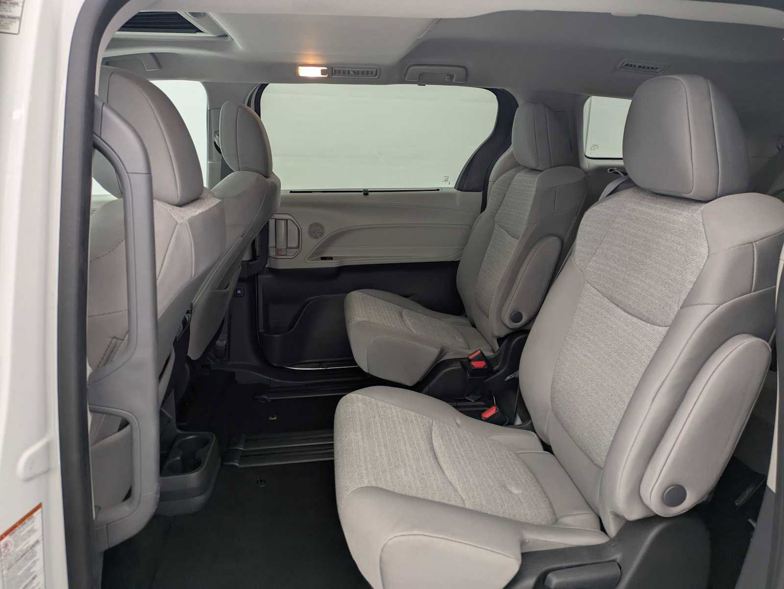Used 2024 Toyota Sienna LE w/ LE Plus Package FWD image 20