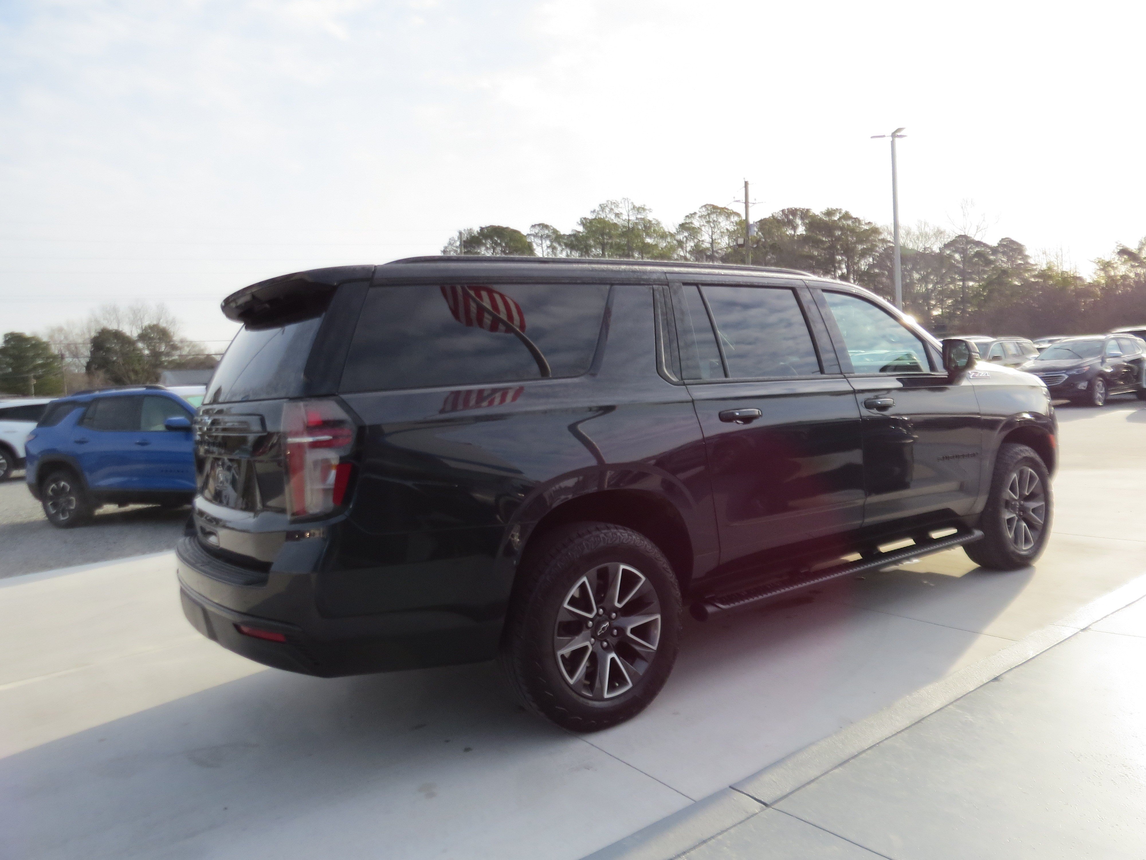 Used 2024 Chevrolet Suburban Z71 w/ Luxury Package AWD/4WD image 5