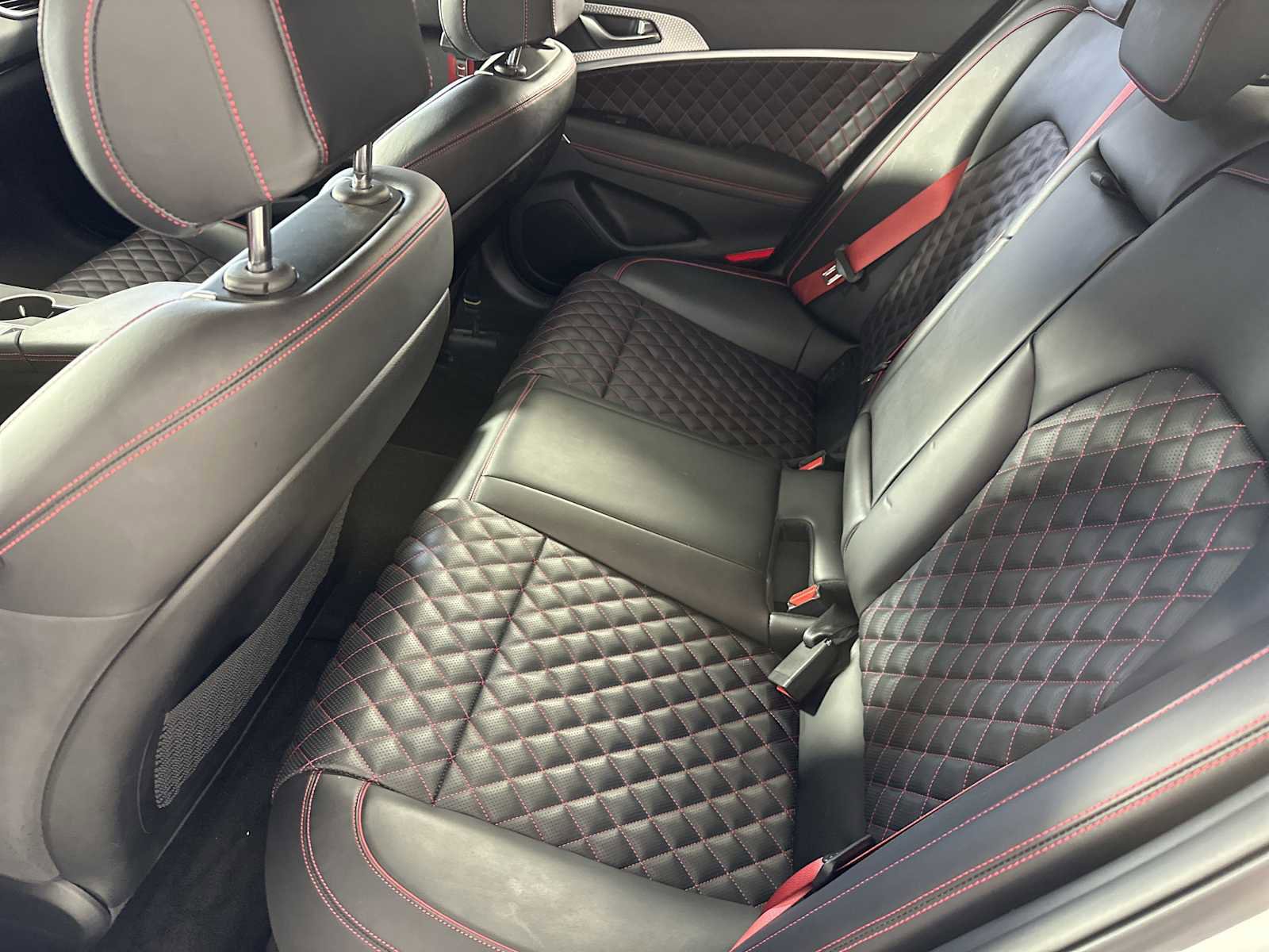 Used 2022 Genesis G70 3.3T image 22