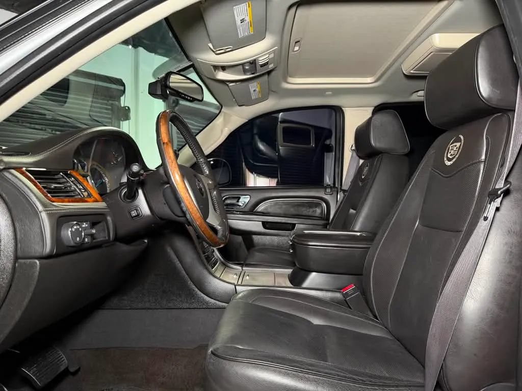 Used 2013 Cadillac Escalade ESV Platinum AWD/4WD image 34