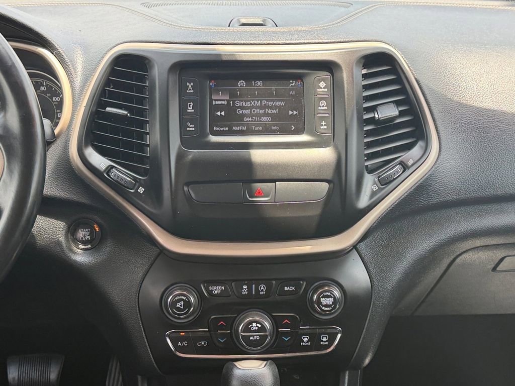 Used 2015 Jeep Cherokee Latitude w/ Comfort/Convenience Group AWD/4WD image 12