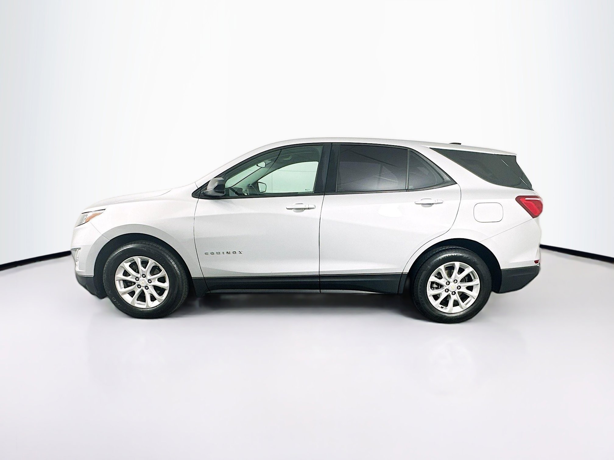 Used 2018 Chevrolet Equinox LS image 4