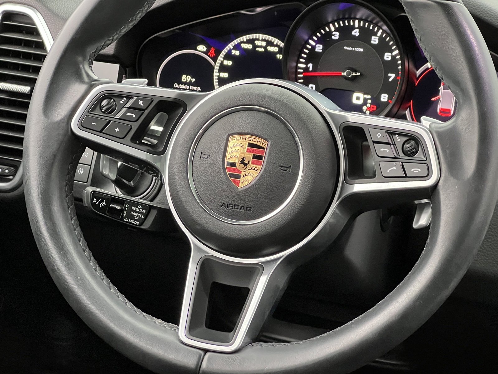 Certified 2022 Porsche Cayenne Platinum Edition image 24