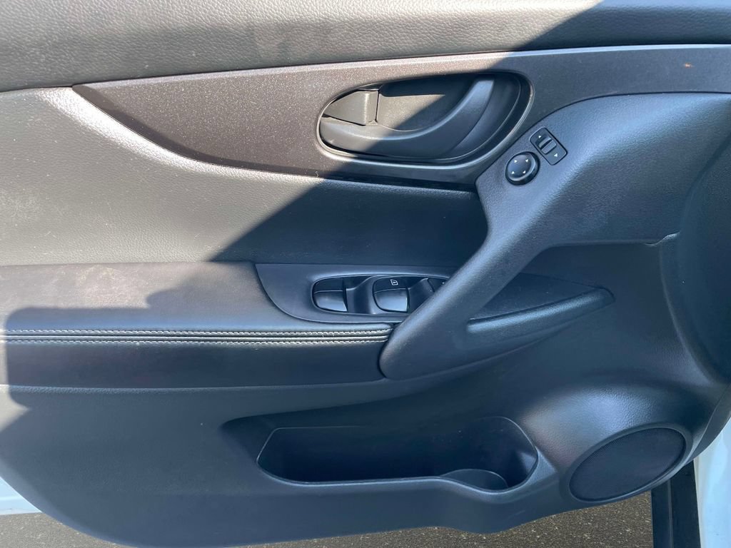 Used 2019 Nissan Rogue S FWD image 18