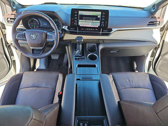 Used 2024 Toyota Sienna Platinum image 9