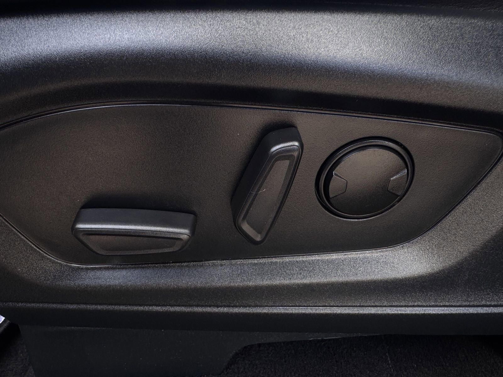 Used 2023 Ford Explorer XLT w/ Equipment Group 202A image 26