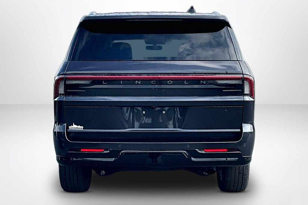 Used 2025 Lincoln Navigator Reserve AWD/4WD image 7