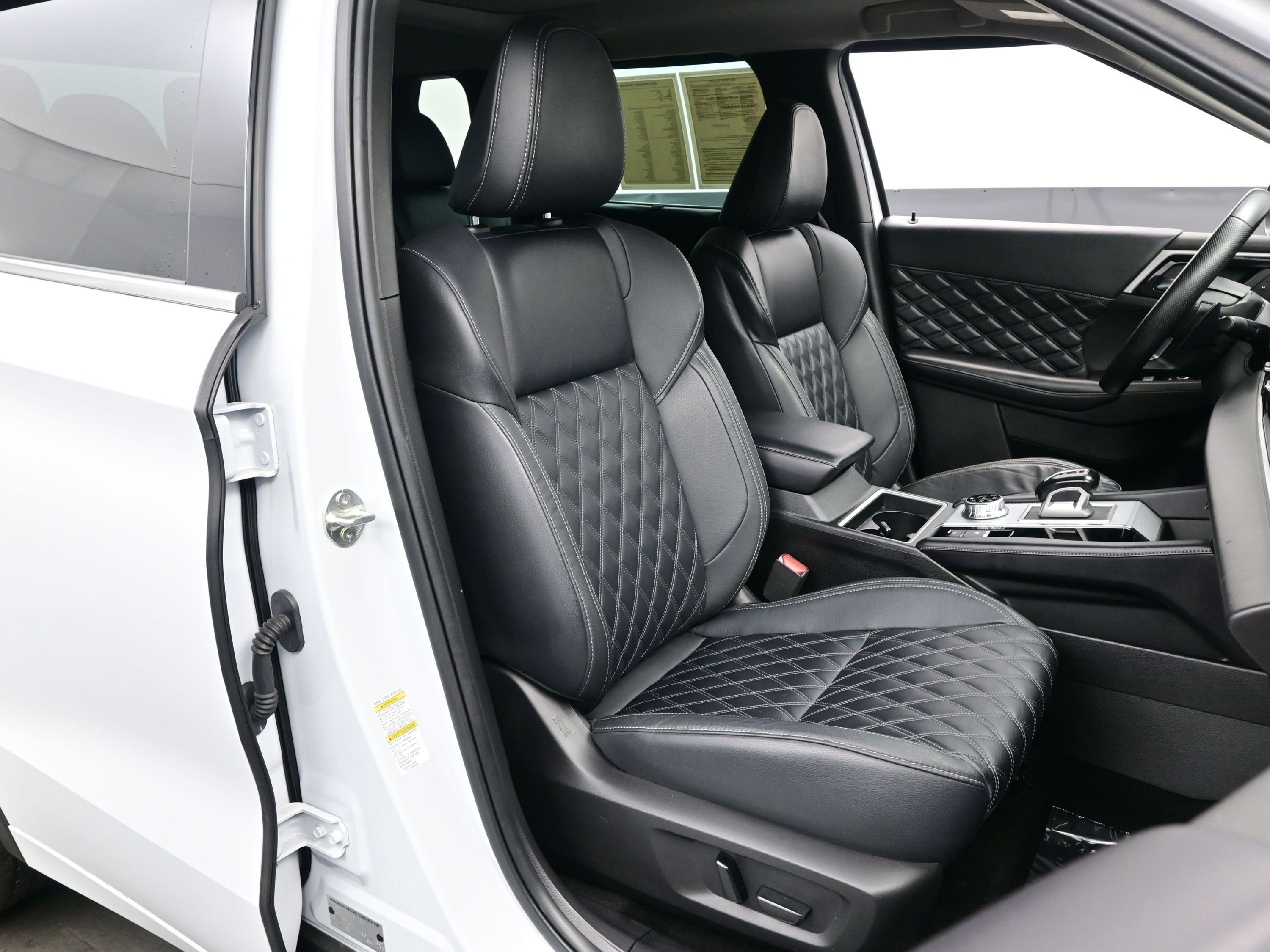 Used 2023 Mitsubishi Outlander SEL Black Edition image 15