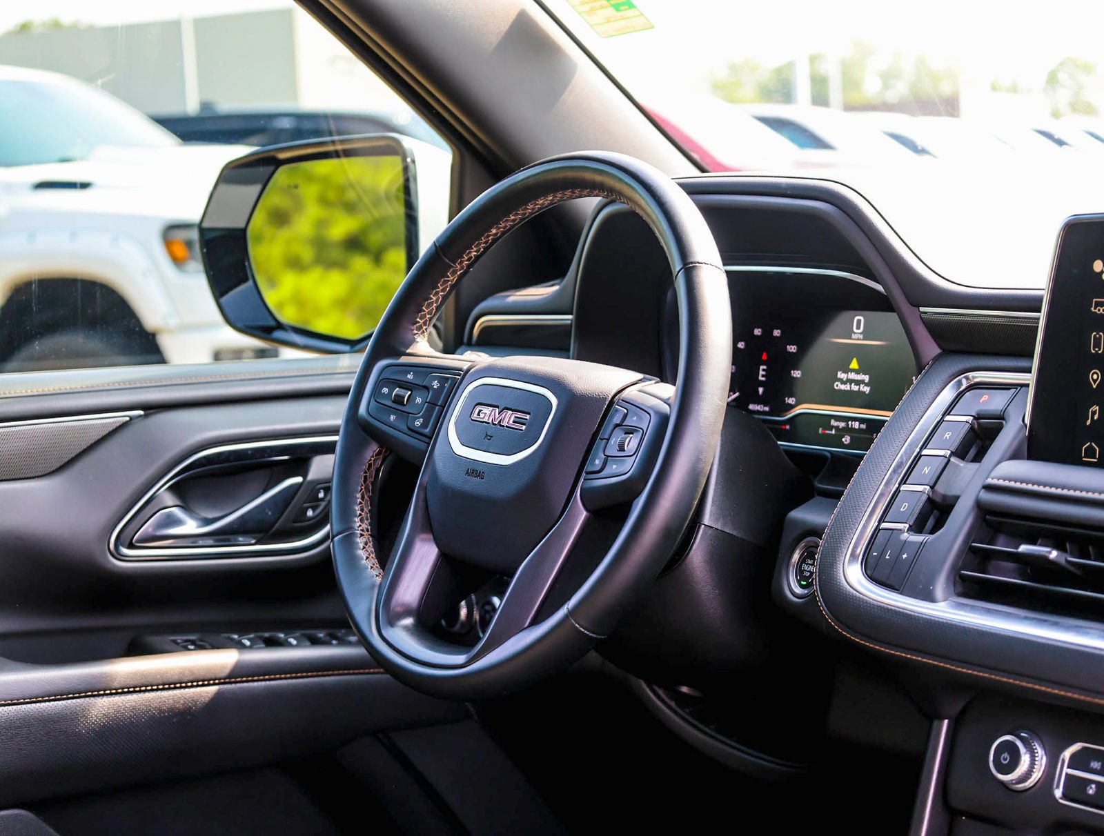 Used 2024 GMC Yukon AT4 w/ Technology Package AWD/4WD image 13