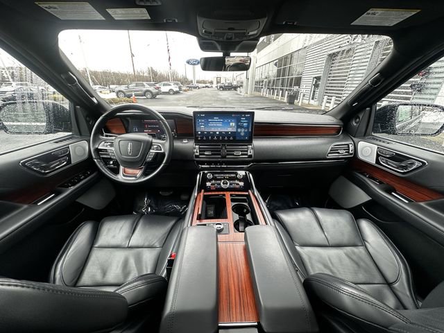 Used 2024 Lincoln Navigator Reserve image 16