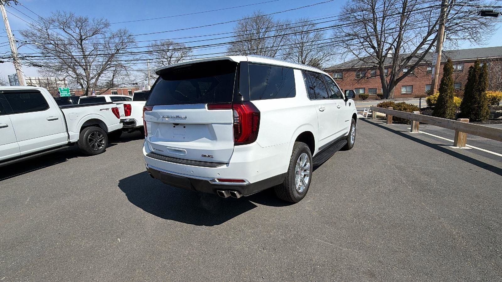 Used 2025 GMC Yukon XL Denali image 7