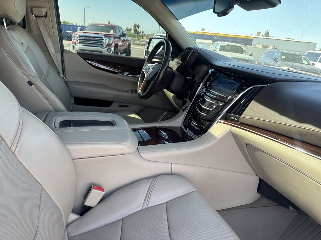 Used 2015 Cadillac Escalade Luxury AWD/4WD image 11