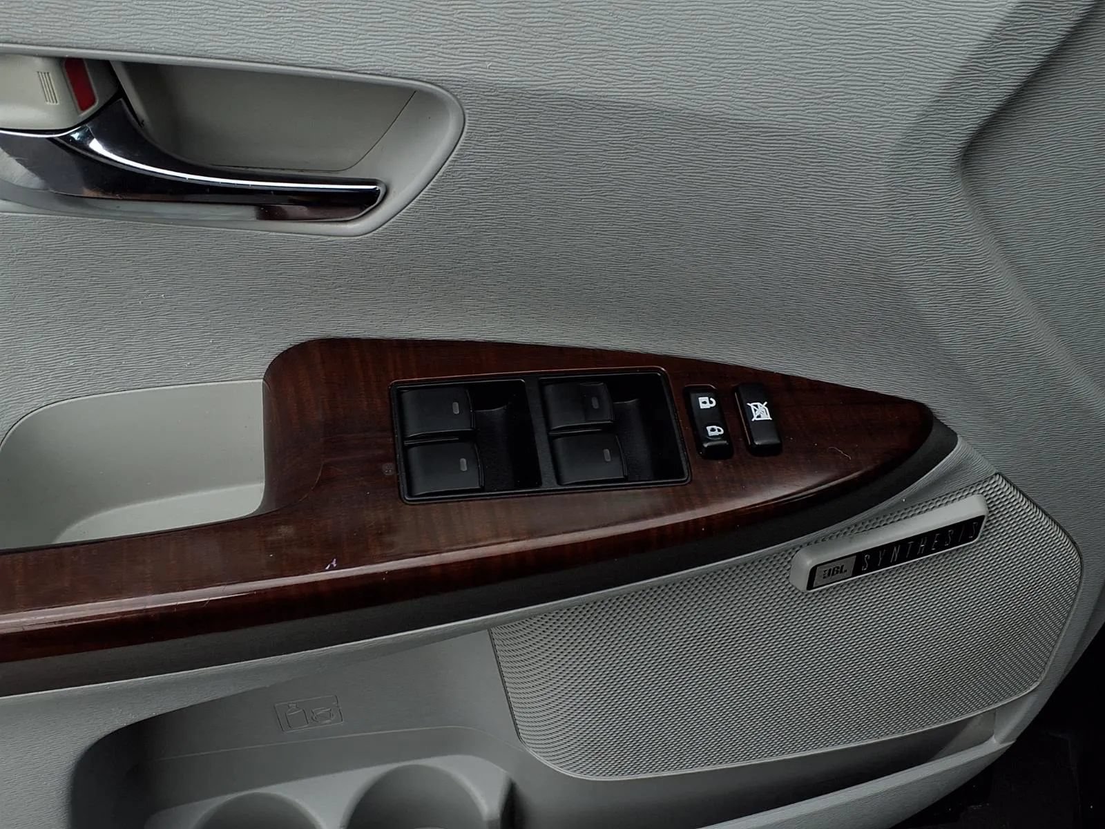 Used 2011 Toyota Venza w/ Premium Pkg #2 FWD image 18