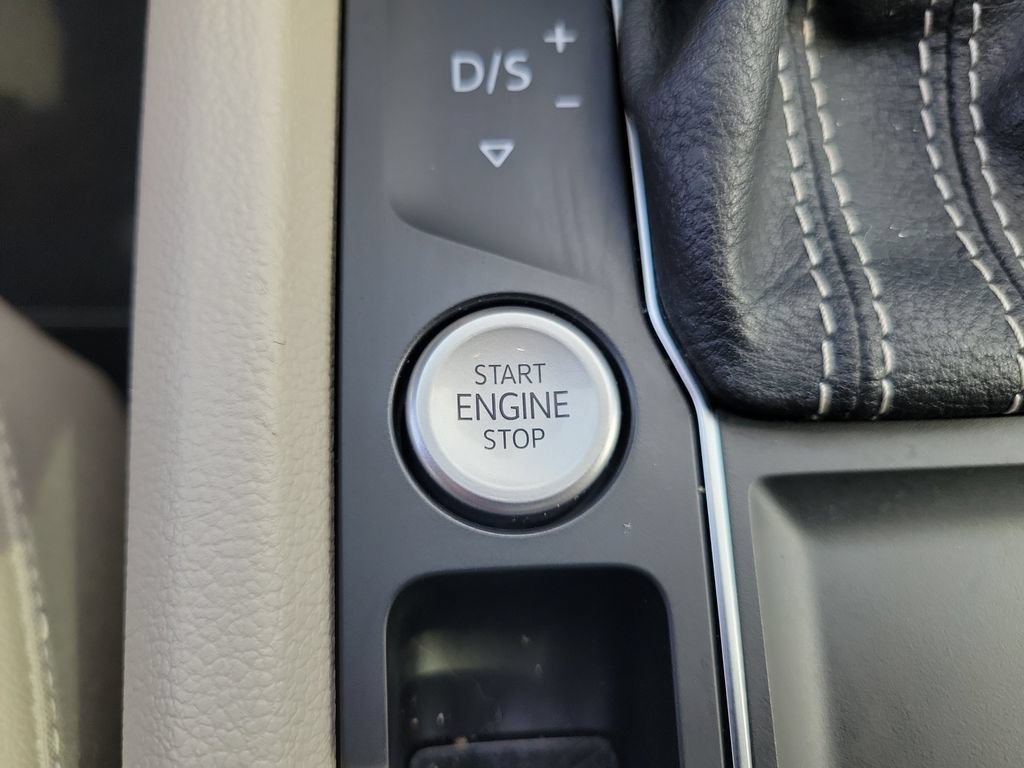 Used 2022 Volkswagen Atlas SE w/ Panoramic Sunroof Package FWD image 39