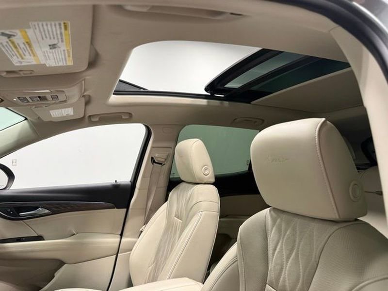 Used 2023 Buick Envision Avenir image 37