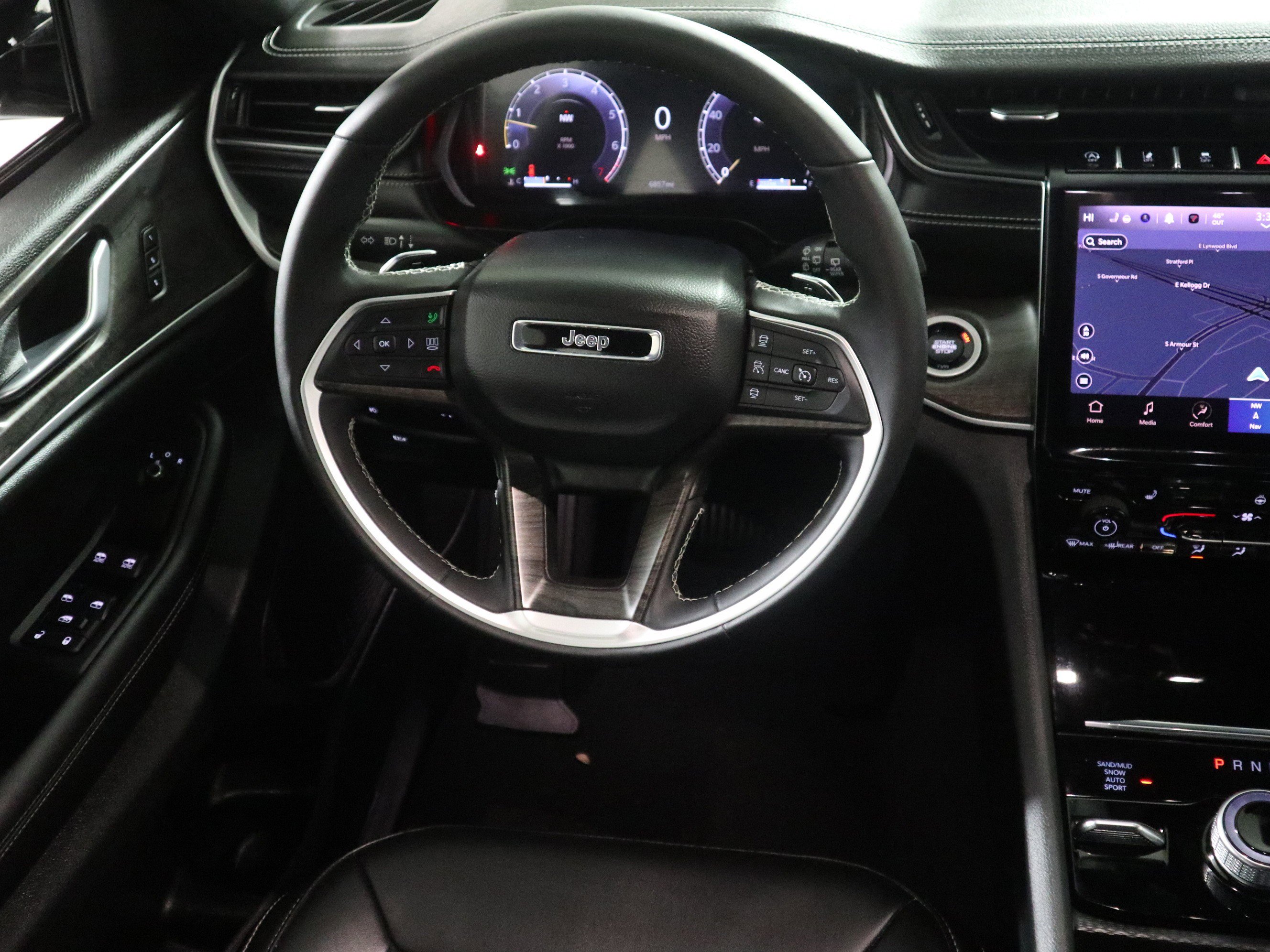 Used 2025 Jeep Grand Cherokee L Limited w/ Trailer Tow Package image 17