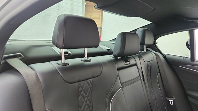 Used 2022 BMW 530e xDrive 530e iPerformance w/ Executive Package image 27