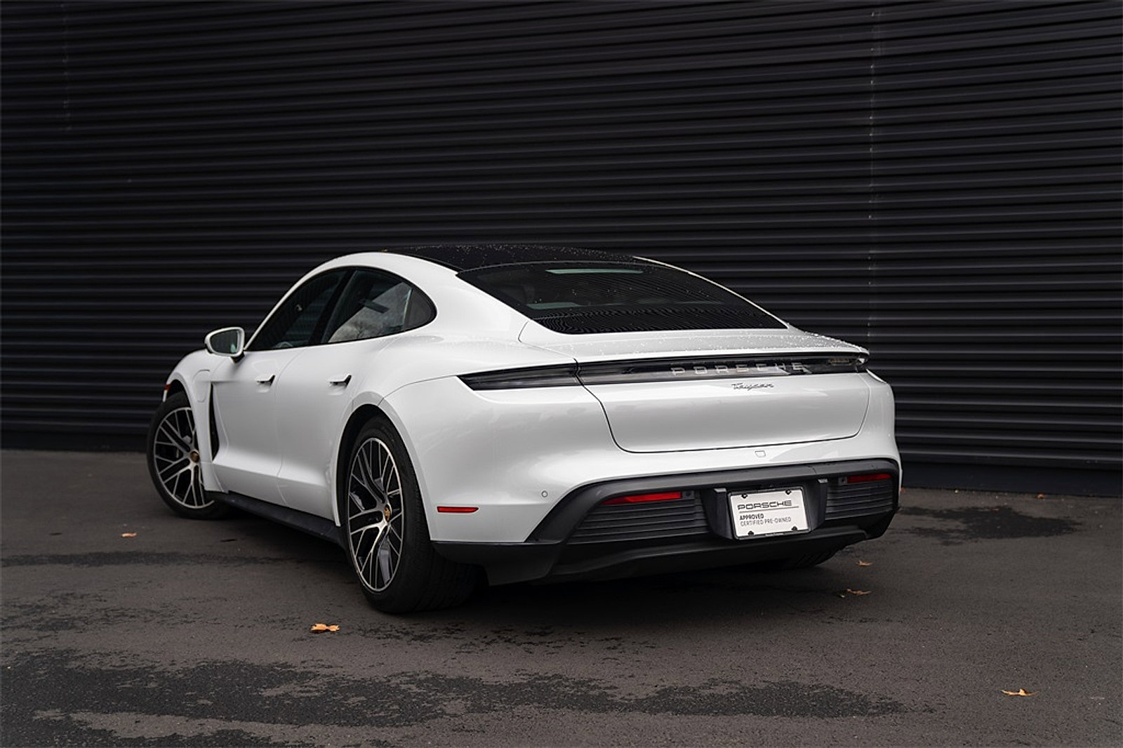 Certified 2023 Porsche Taycan image 3