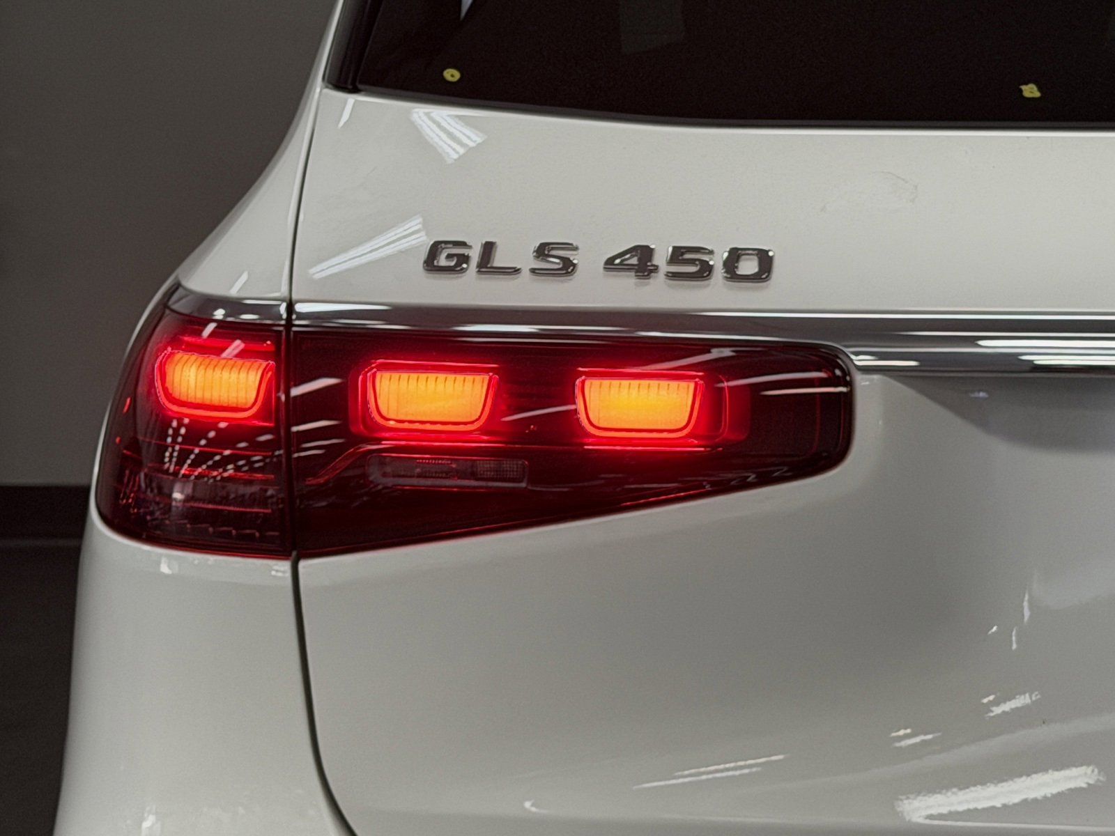Used 2024 Mercedes-Benz GLS 450 4MATIC image 13