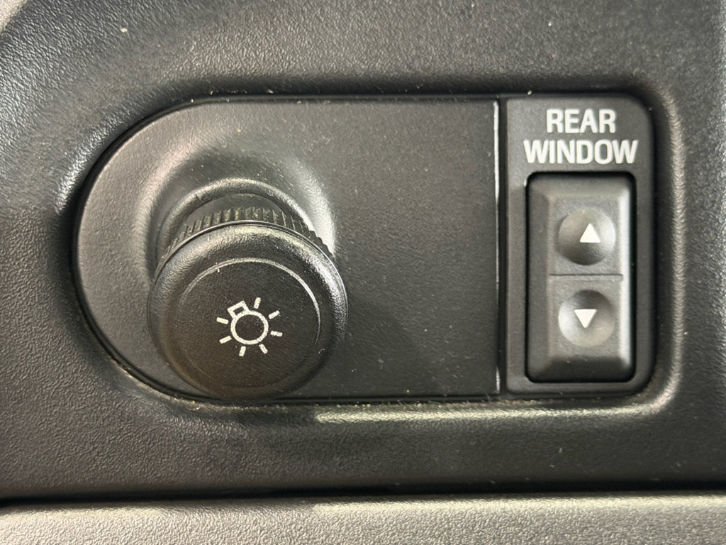 Used 1994 Ford Bronco XL AWD/4WD image 17