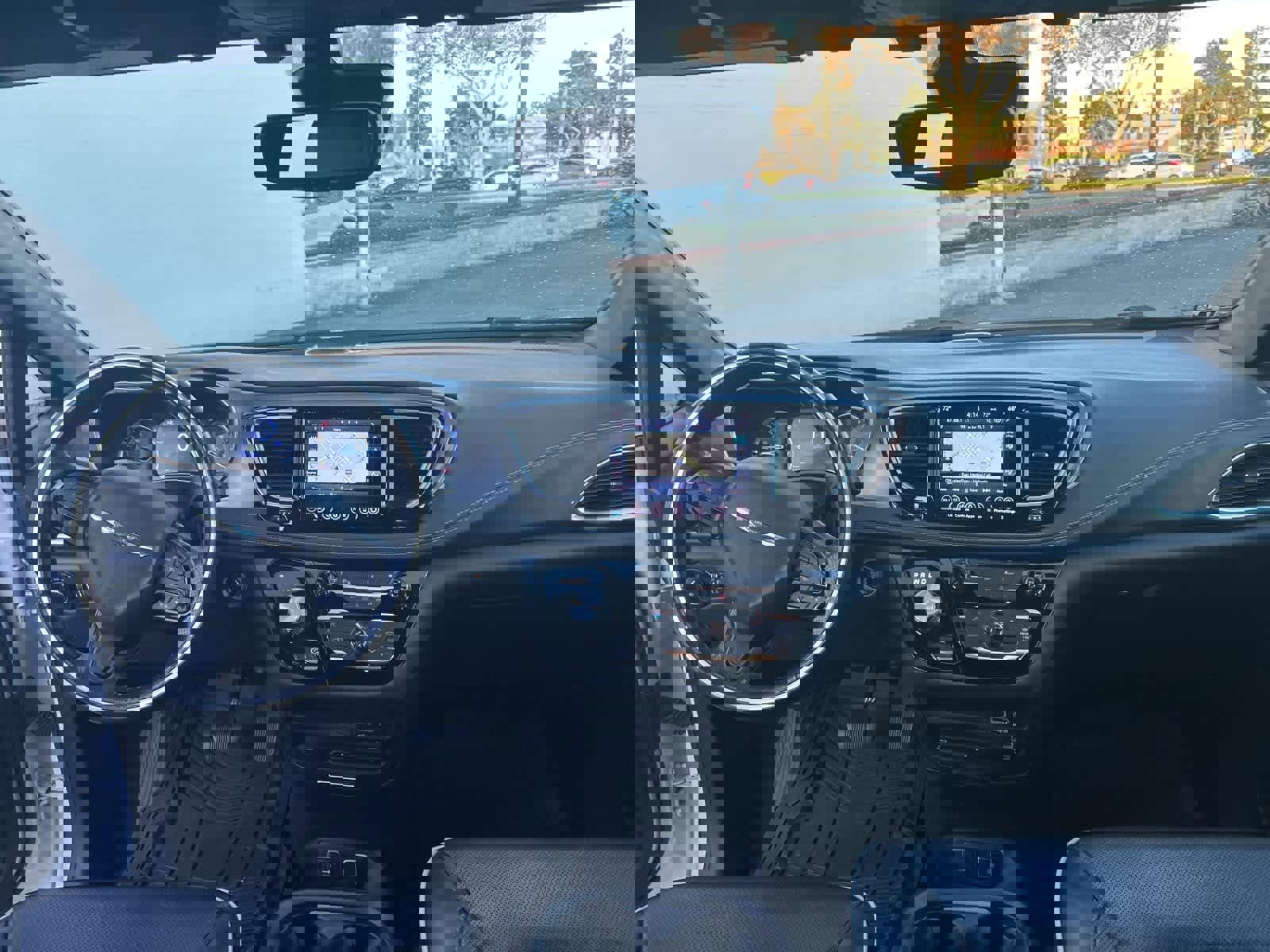 Used 2020 Chrysler Pacifica Limited w/ Advanced Safetytec Group image 39