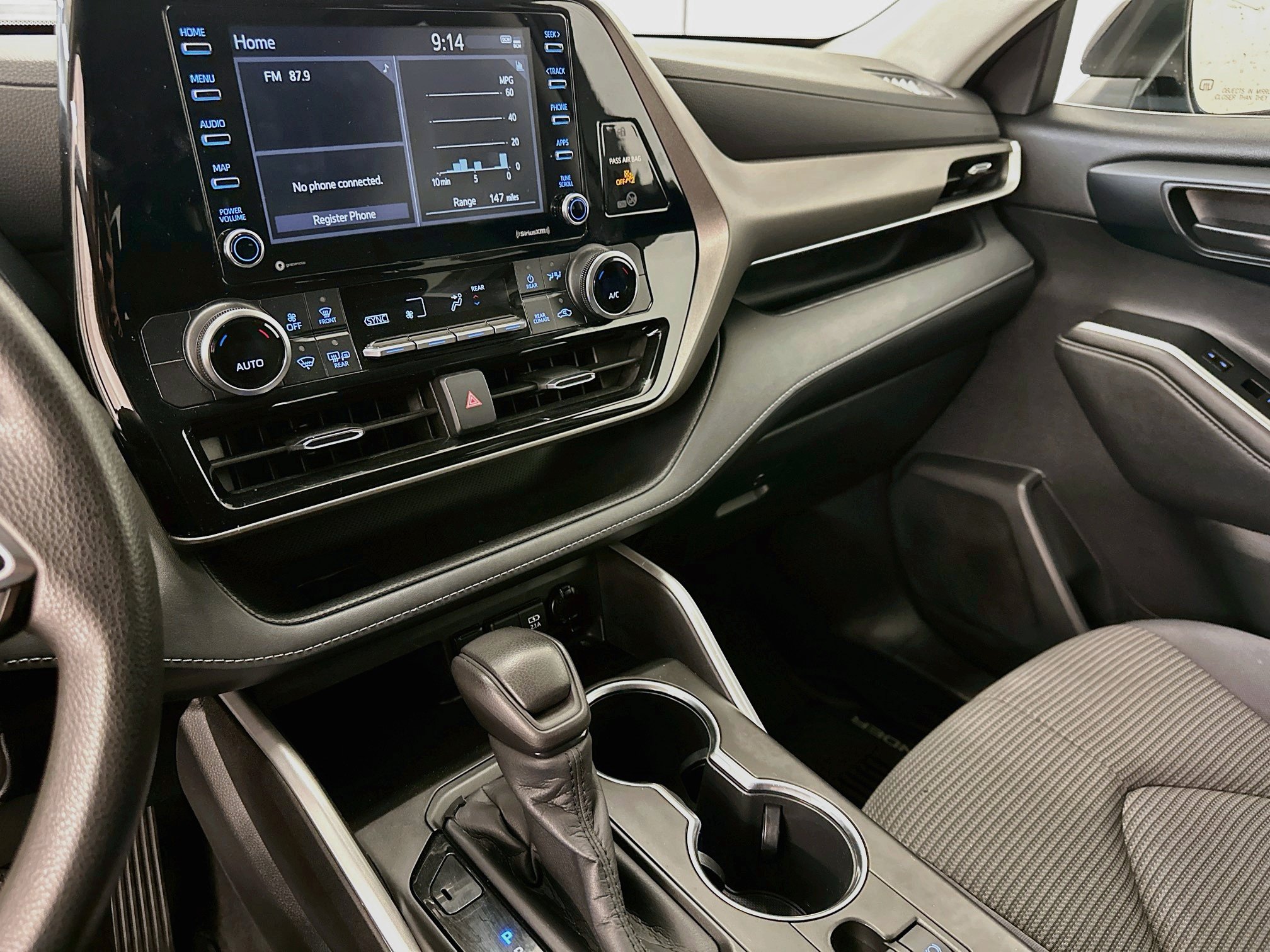 Used 2020 Toyota Highlander L AWD/4WD image 26