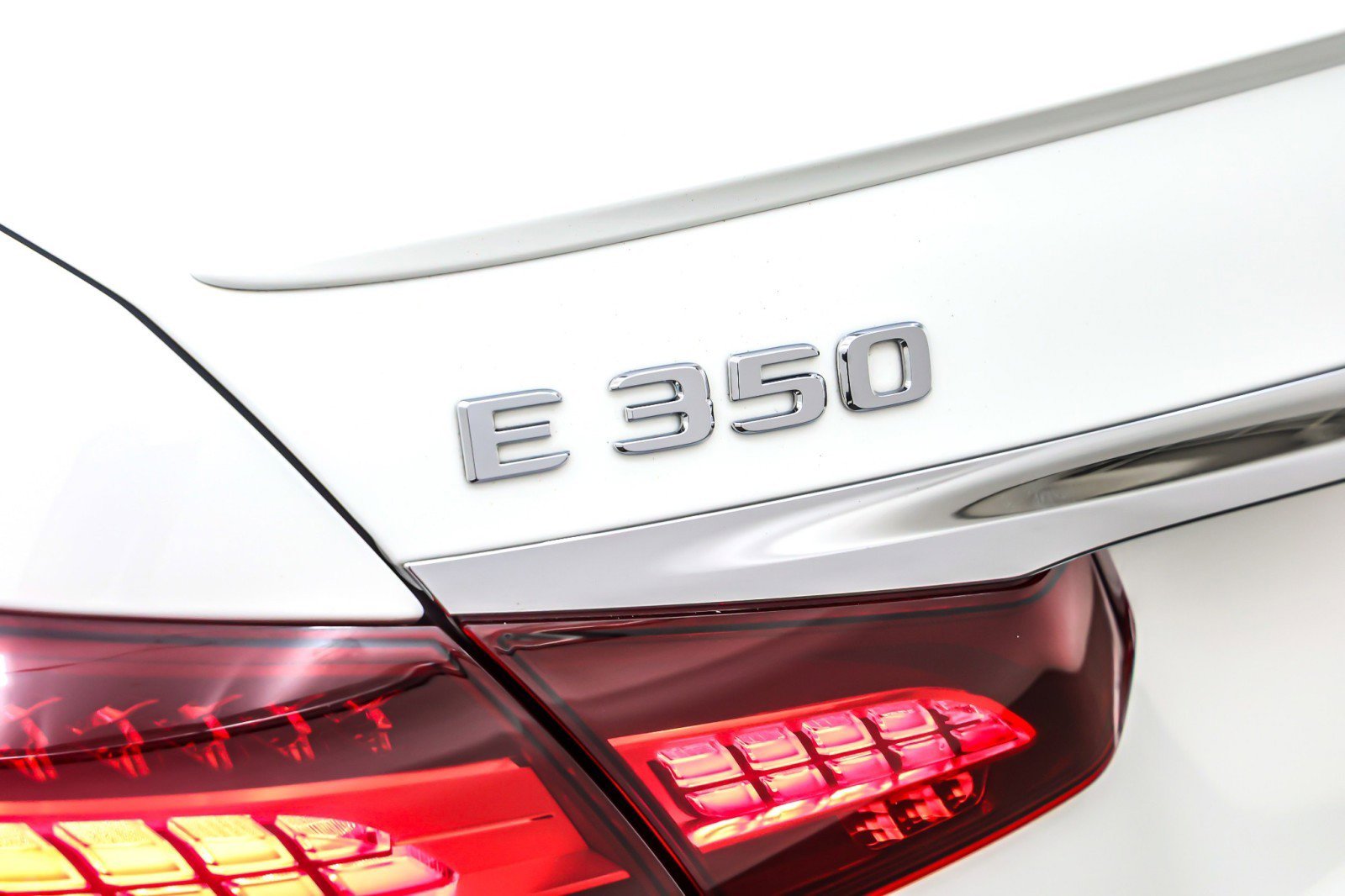 Used 2022 Mercedes-Benz E 350 Sedan w/ AMG Line Exterior image 10