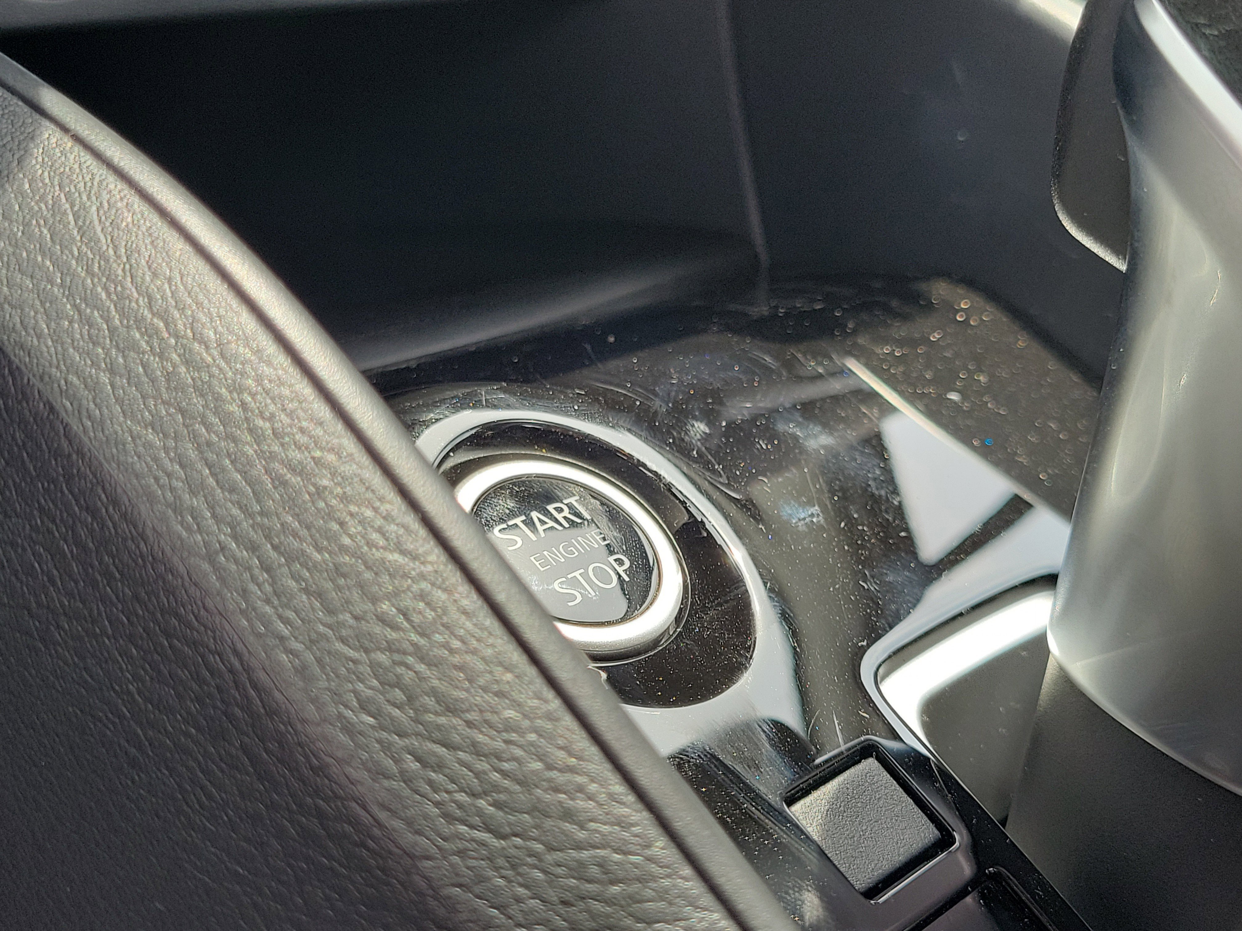 Used 2025 Nissan Versa SR w/ Trunk Package image 28