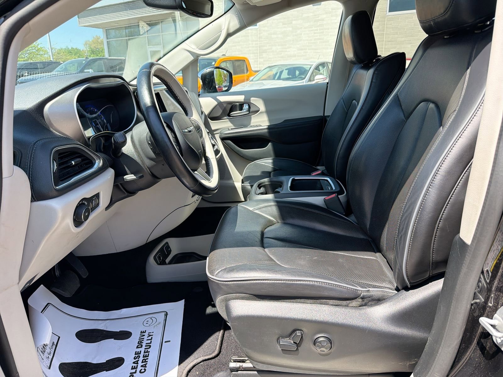 Used 2018 Chrysler Pacifica Limited FWD image 11