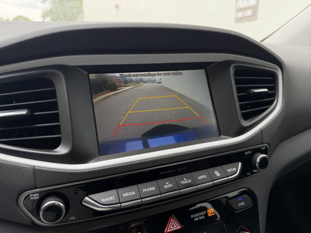 Used 2019 Hyundai Ioniq Plug-In Hybrid FWD image 18